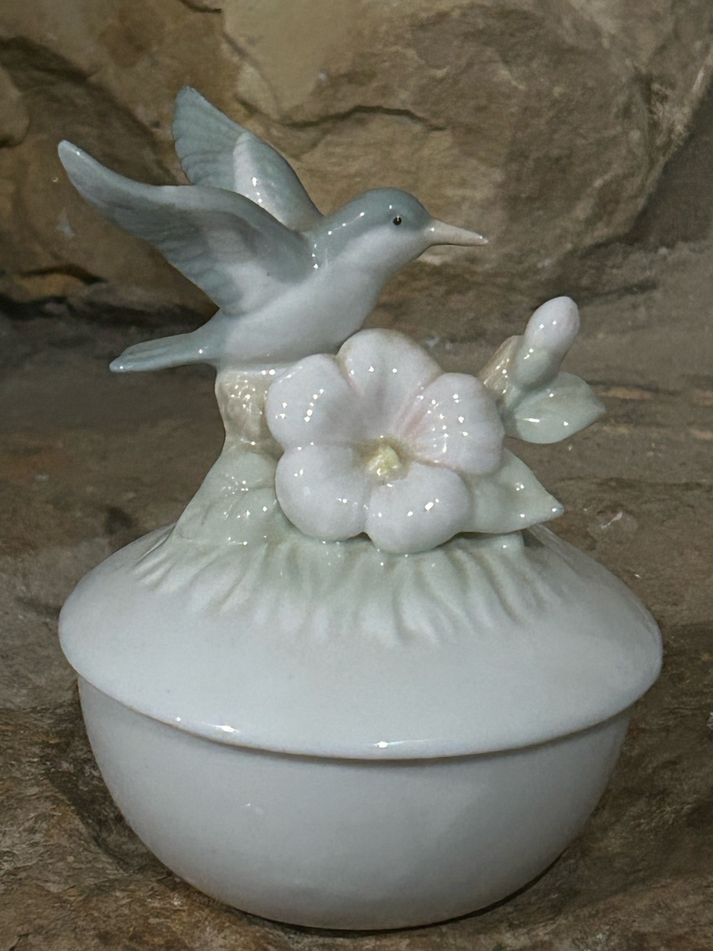 Vintage Karen Carson’s Creations Porcelain Hummingbird Lidded Candle Dish